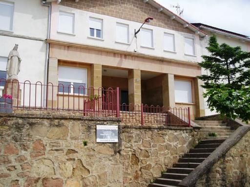 Imagen de la fachada del colegio de Arróniz
